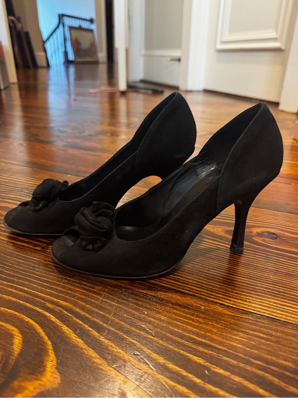 Women’s Via Spiga Black Suede Peep-toe Floral Heels Size 7